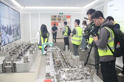 60余名央媒市媒记者探访嘉定，聚焦“嘉定智造”人工智能应用软件开发新图景